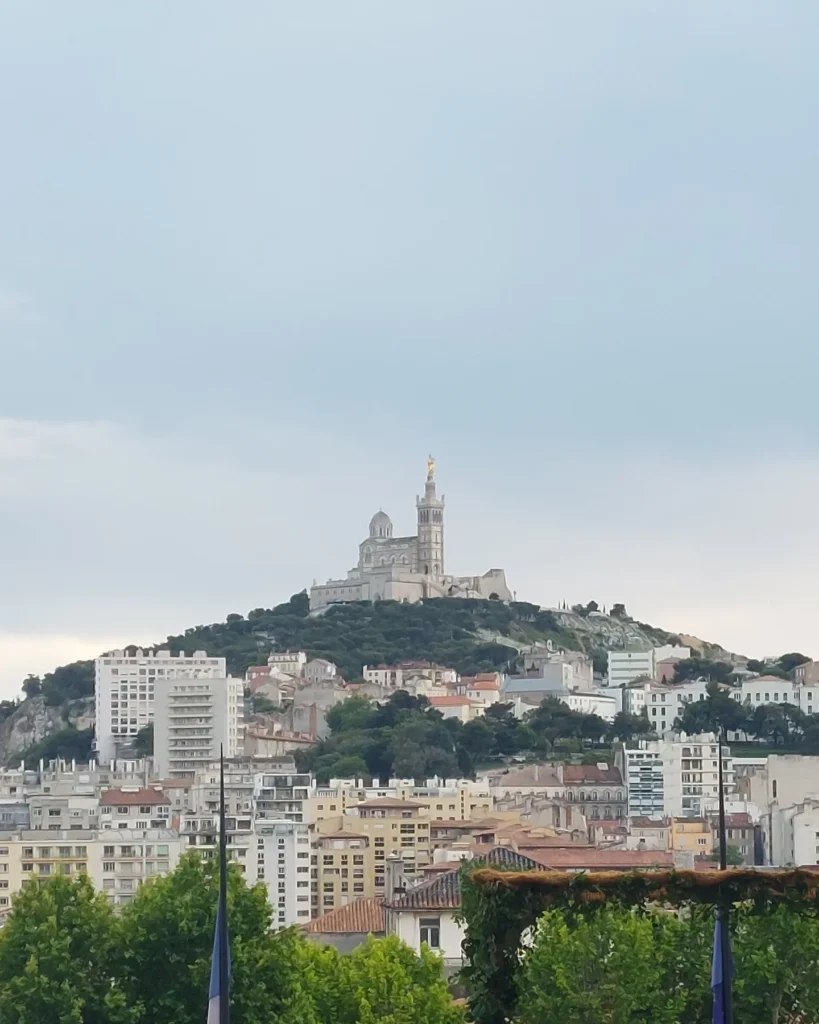 notre dame Marseille vue du restaurant Alcyone