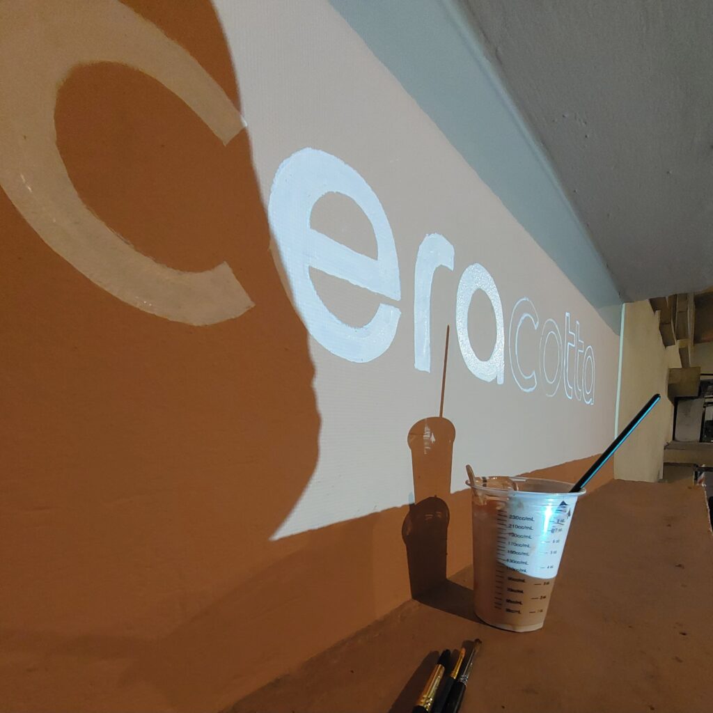 Devanture Ceracotta Atelier Ceracotta Devanture Commerce Marseille Fresque murale Fresque murale Marseille Peinture vases Lettrage peinture commerce