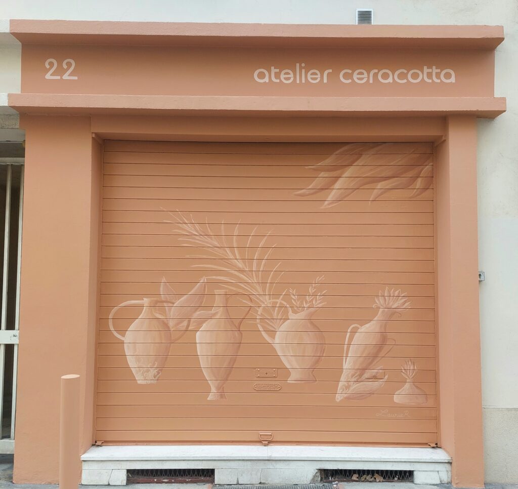 Devanture Ceracotta Atelier Ceracotta Devanture Commerce Marseille Fresque murale Fresque murale Marseille Peinture vases Lettrage peinture commerce
